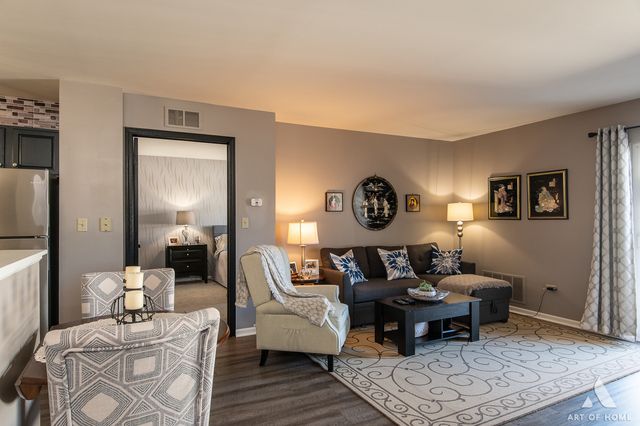 801 N McLean Boulevard 324, Elgin, IL 60123