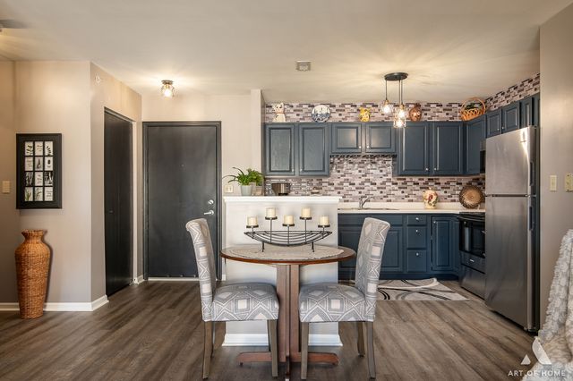 801 N McLean Boulevard 324, Elgin, IL 60123