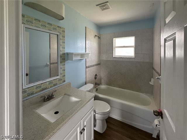 2123 NE 16th TER, Cape Coral, FL 33909