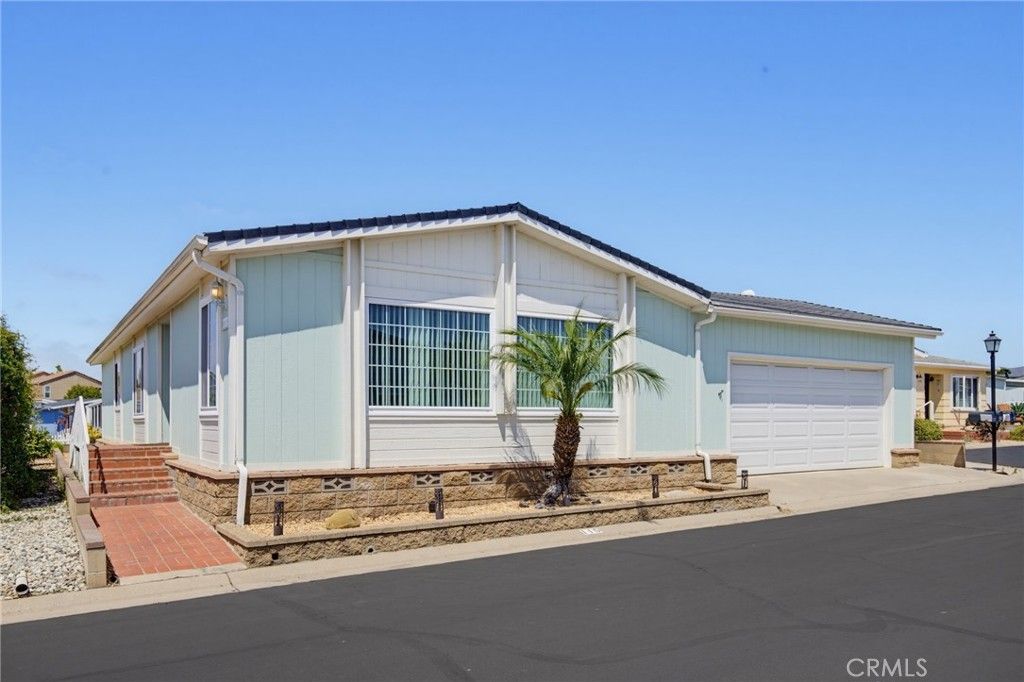 Image 1 of property listing at 115 Poinsettia Gardens Drive 115, Ventura, CA 93004