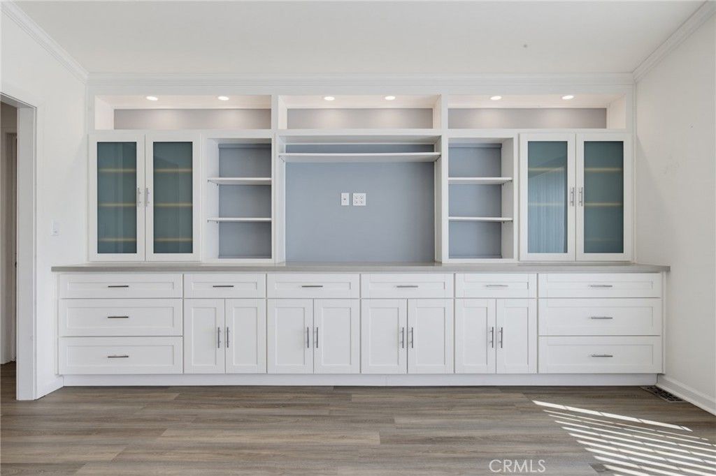 Image 12 of property listing at 115 Poinsettia Gardens Drive 115, Ventura, CA 93004