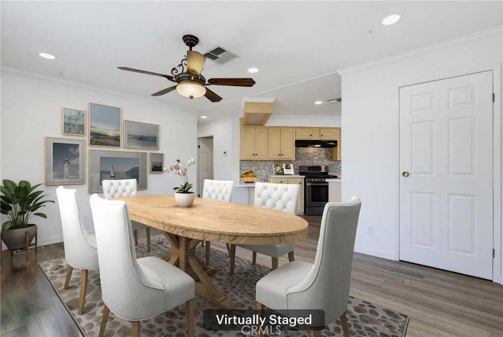 Image 13 of property listing at 115 Poinsettia Gardens Drive 115, Ventura, CA 93004