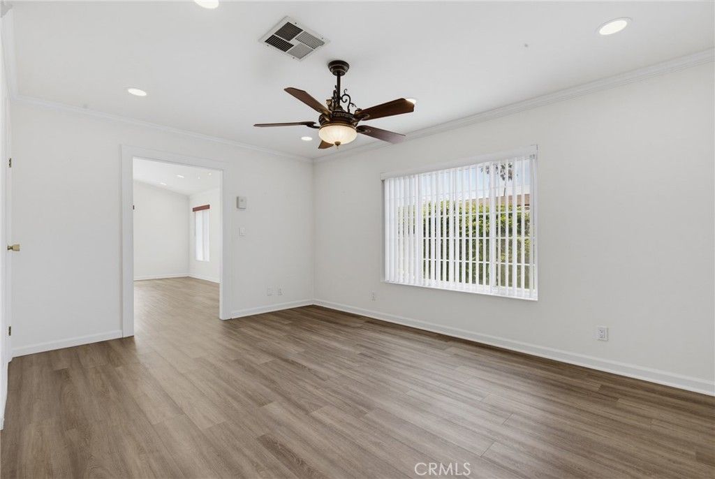 Image 15 of property listing at 115 Poinsettia Gardens Drive 115, Ventura, CA 93004