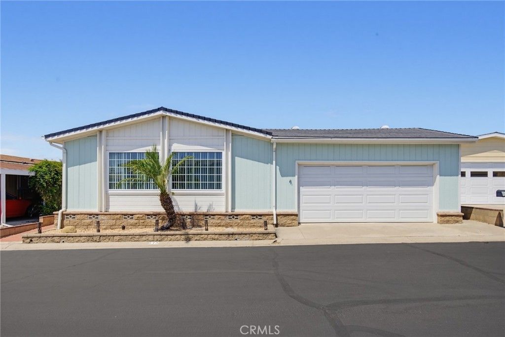 Image 2 of property listing at 115 Poinsettia Gardens Drive 115, Ventura, CA 93004