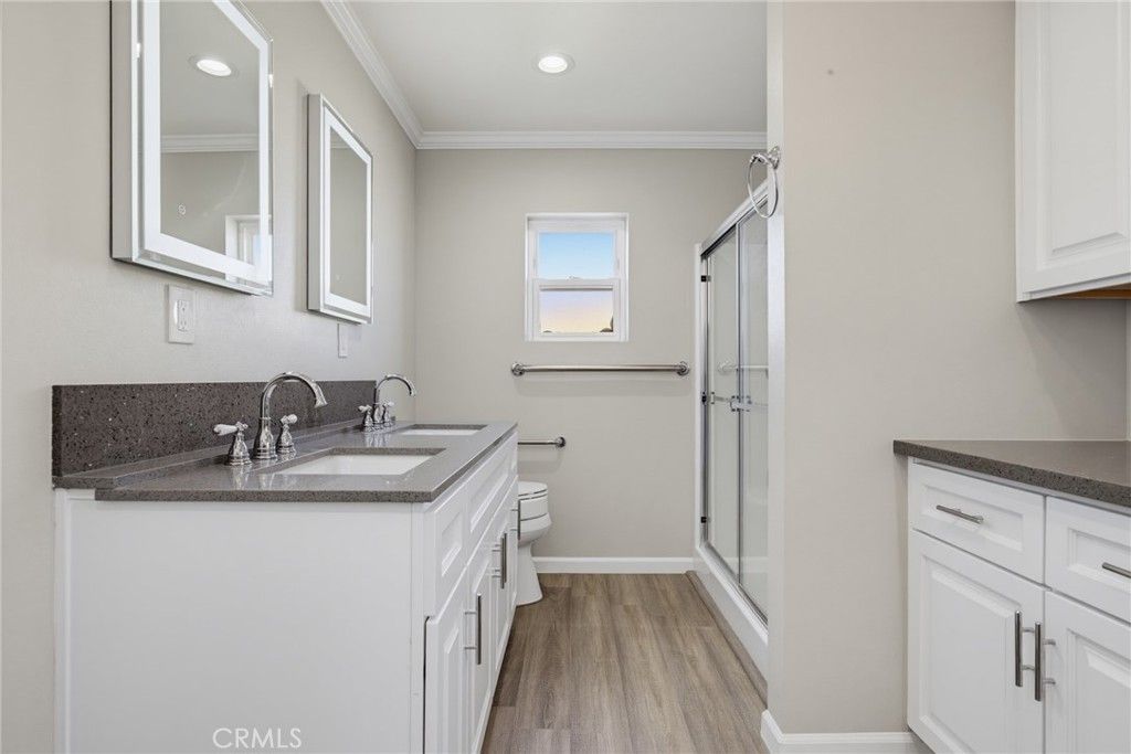Image 23 of property listing at 115 Poinsettia Gardens Drive 115, Ventura, CA 93004