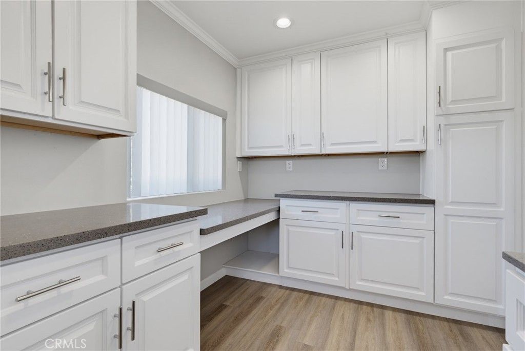 Image 24 of property listing at 115 Poinsettia Gardens Drive 115, Ventura, CA 93004