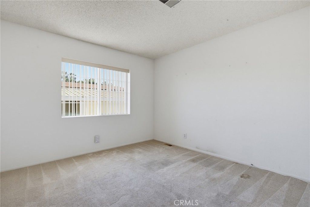 Image 25 of property listing at 115 Poinsettia Gardens Drive 115, Ventura, CA 93004