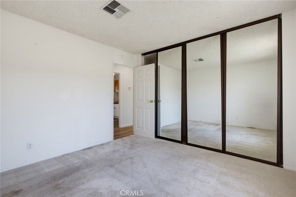 Image 26 of property listing at 115 Poinsettia Gardens Drive 115, Ventura, CA 93004