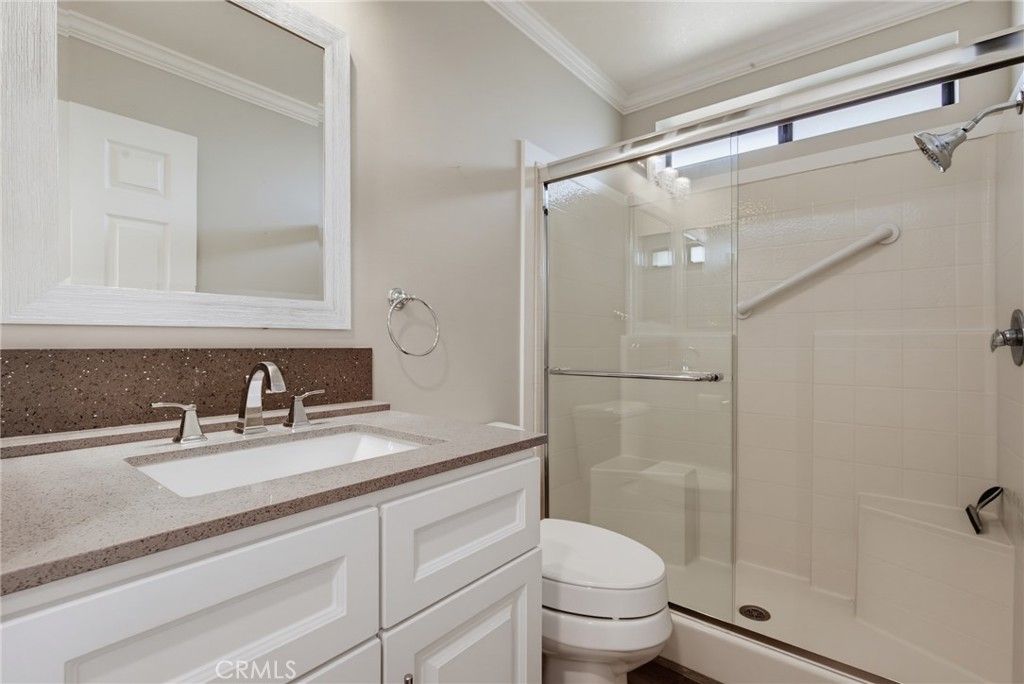 Image 27 of property listing at 115 Poinsettia Gardens Drive 115, Ventura, CA 93004