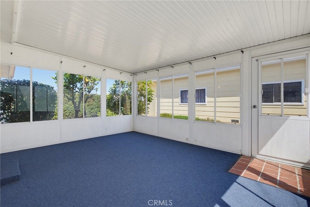 Image 30 of property listing at 115 Poinsettia Gardens Drive 115, Ventura, CA 93004