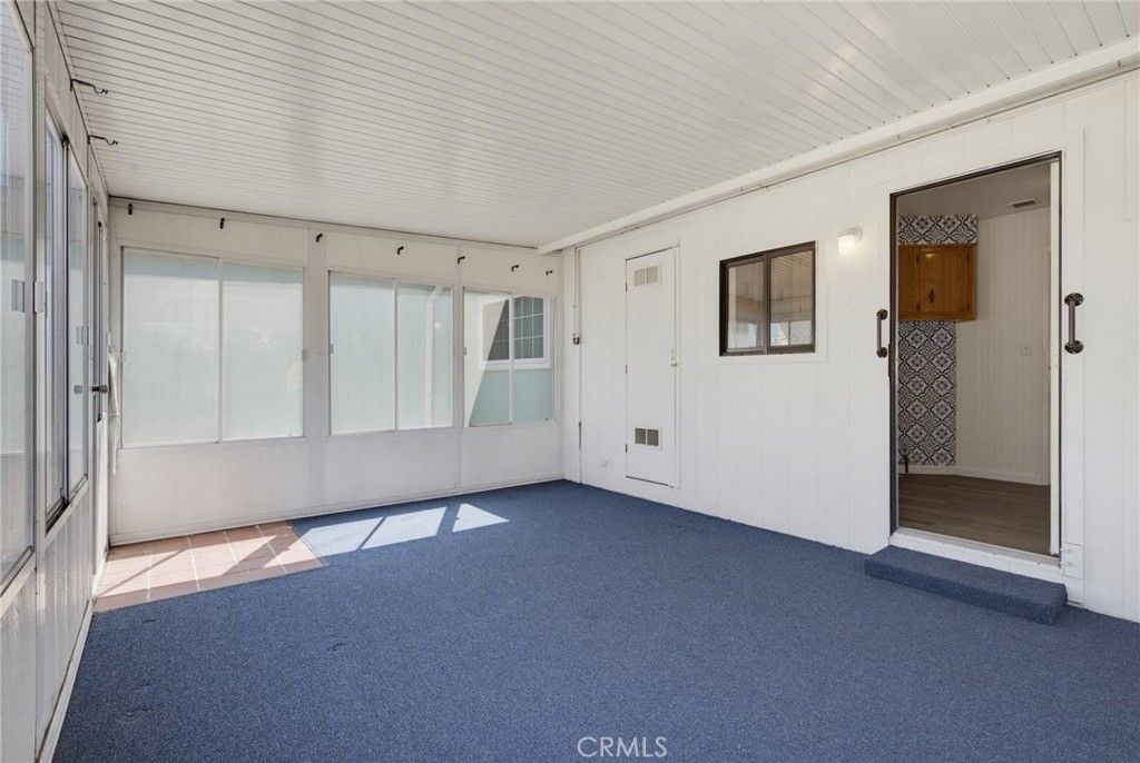 Image 31 of property listing at 115 Poinsettia Gardens Drive 115, Ventura, CA 93004
