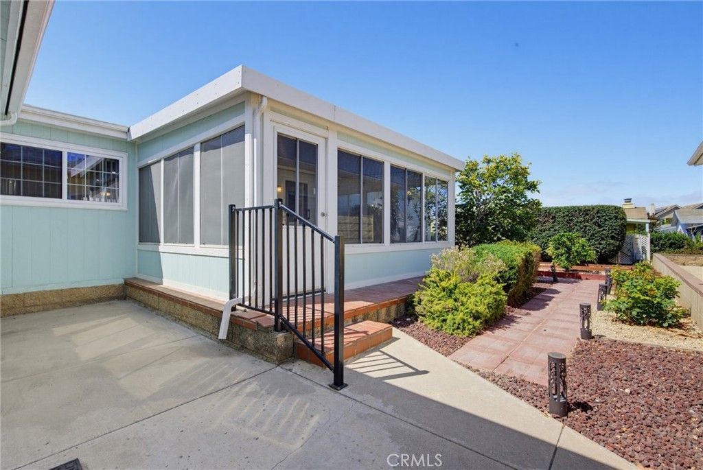 Image 32 of property listing at 115 Poinsettia Gardens Drive 115, Ventura, CA 93004