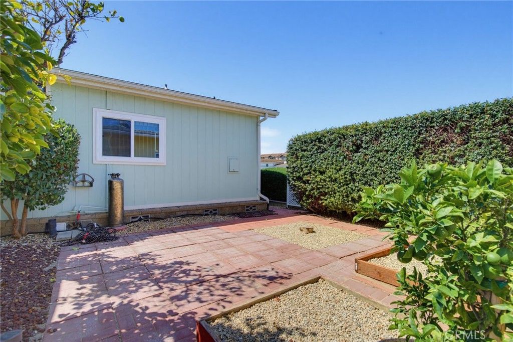 Image 34 of property listing at 115 Poinsettia Gardens Drive 115, Ventura, CA 93004