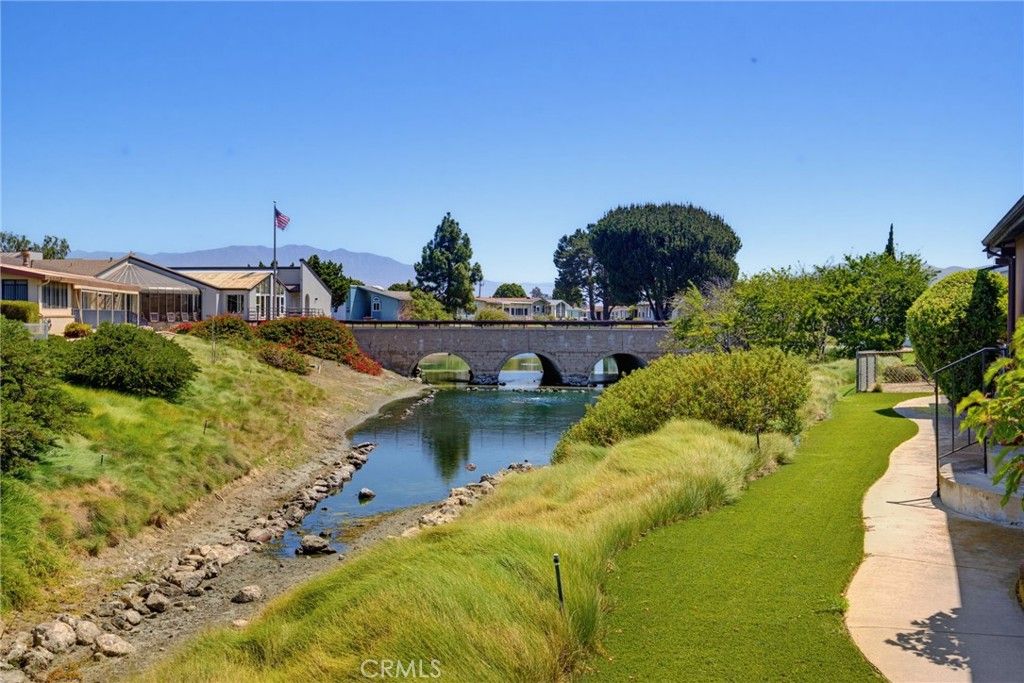 Image 36 of property listing at 115 Poinsettia Gardens Drive 115, Ventura, CA 93004