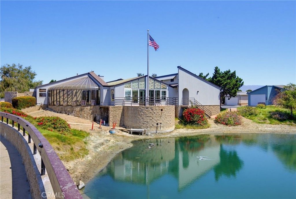 Image 37 of property listing at 115 Poinsettia Gardens Drive 115, Ventura, CA 93004