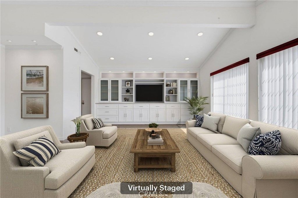 Image 7 of property listing at 115 Poinsettia Gardens Drive 115, Ventura, CA 93004
