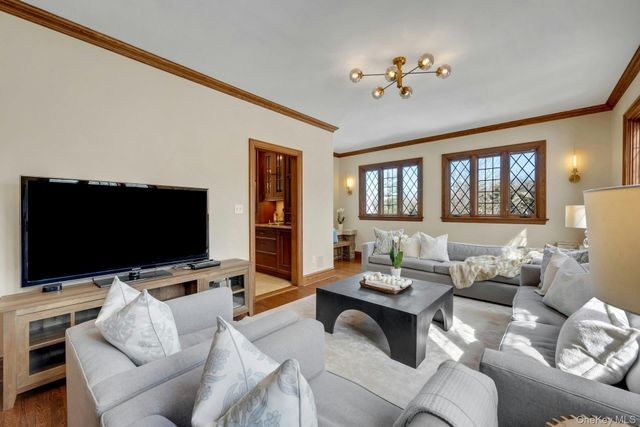 15 Carstensen Road, Scarsdale, NY 10583