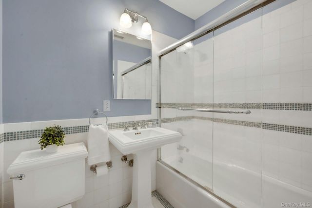 15 Carstensen Road, Scarsdale, NY 10583