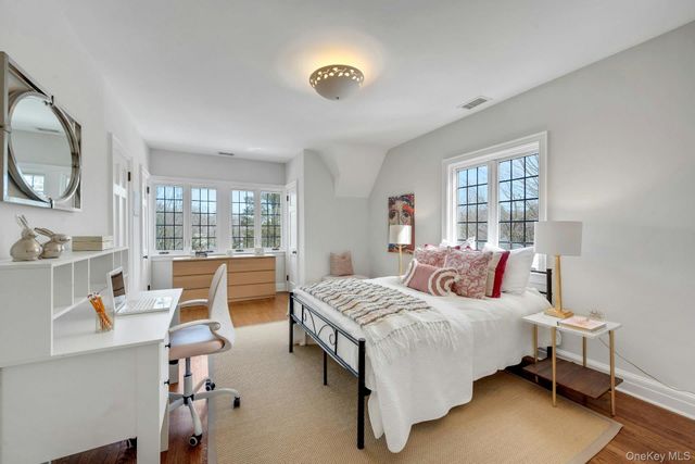 15 Carstensen Road, Scarsdale, NY 10583