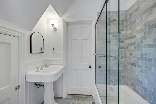 15 Carstensen Road, Scarsdale, NY 10583