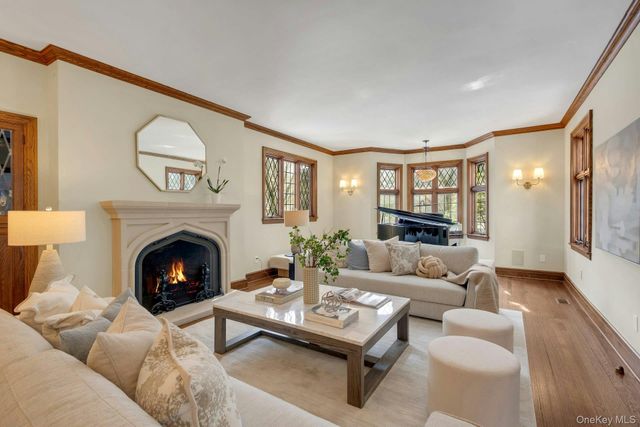 15 Carstensen Road, Scarsdale, NY 10583