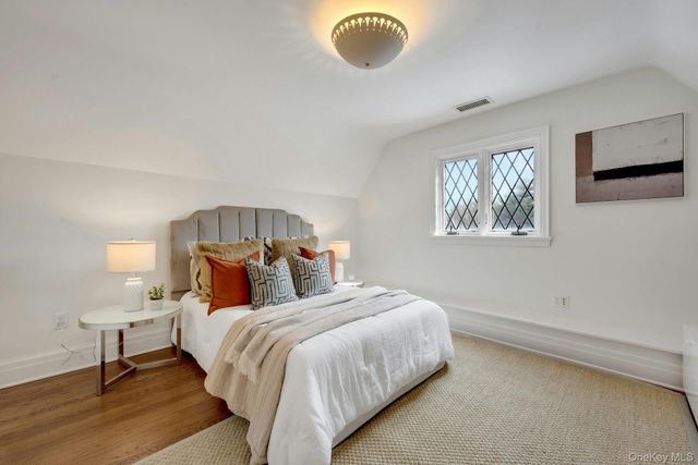 15 Carstensen Road, Scarsdale, NY 10583