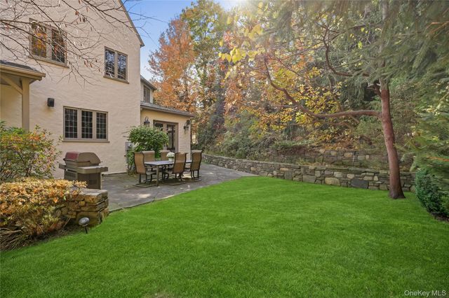 15 Carstensen Road, Scarsdale, NY 10583