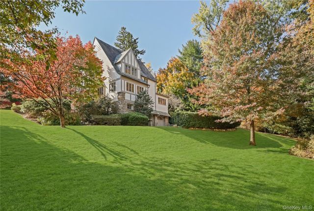 15 Carstensen Road, Scarsdale, NY 10583