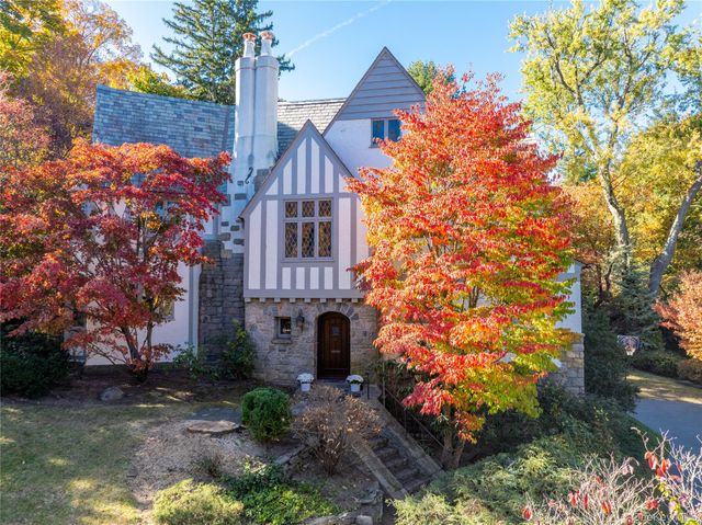 15 Carstensen Road, Scarsdale, NY 10583