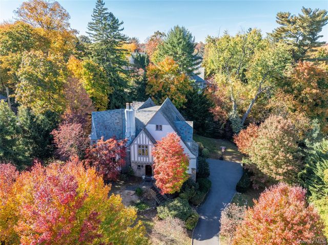 15 Carstensen Road, Scarsdale, NY 10583