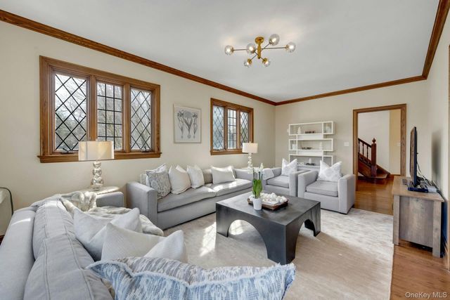 15 Carstensen Road, Scarsdale, NY 10583