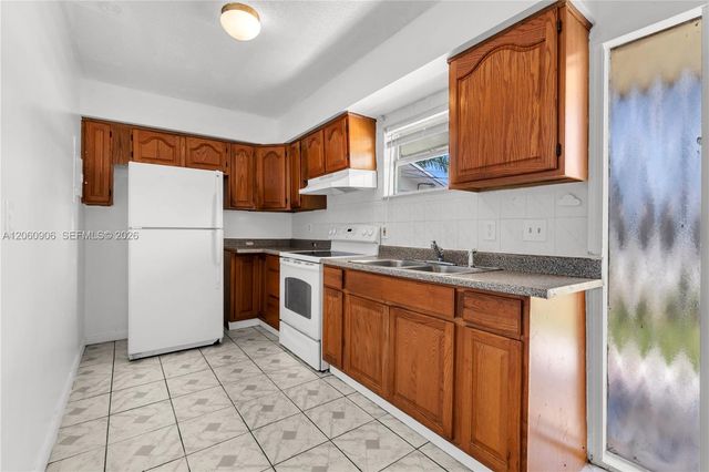 5742 Garfield St 2, Hollywood, FL 33021