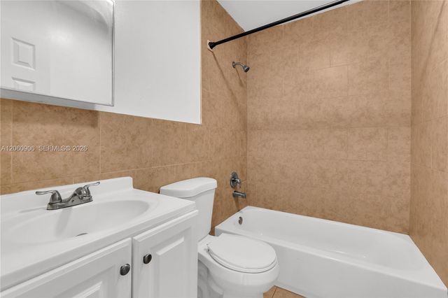 5742 Garfield St 2, Hollywood, FL 33021