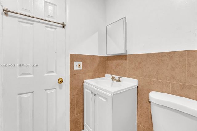 5742 Garfield St 2, Hollywood, FL 33021