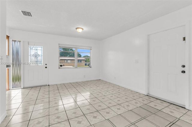 5742 Garfield St 2, Hollywood, FL 33021