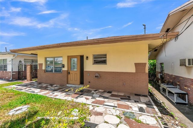 5742 Garfield St 2, Hollywood, FL 33021