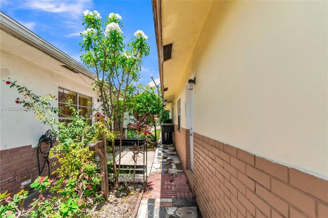 5742 Garfield St 2, Hollywood, FL 33021