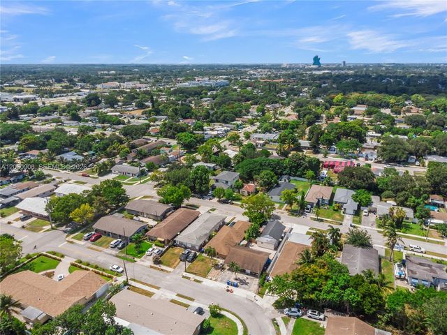 5742 Garfield St 2, Hollywood, FL 33021