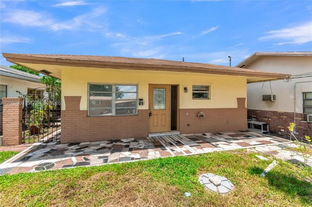 5742 Garfield St 2, Hollywood, FL 33021