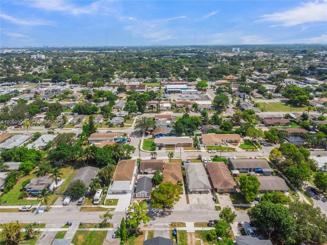5742 Garfield St 2, Hollywood, FL 33021