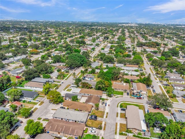 5742 Garfield St 2, Hollywood, FL 33021