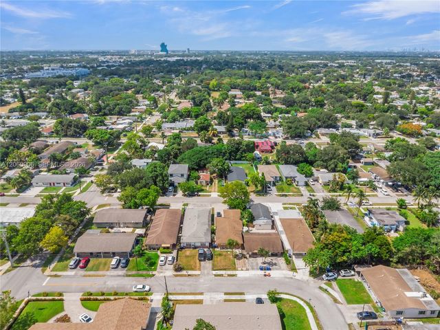 5742 Garfield St 2, Hollywood, FL 33021
