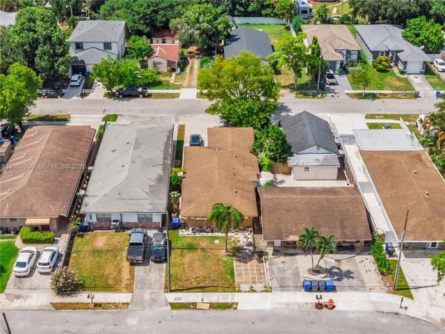 5742 Garfield St 2, Hollywood, FL 33021