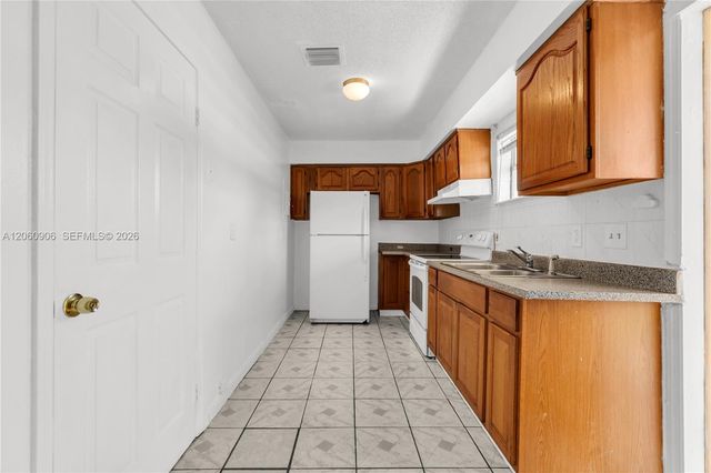 5742 Garfield St 2, Hollywood, FL 33021