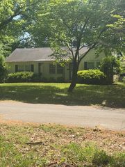 115 Iris Cir, Tullahoma, TN 37388