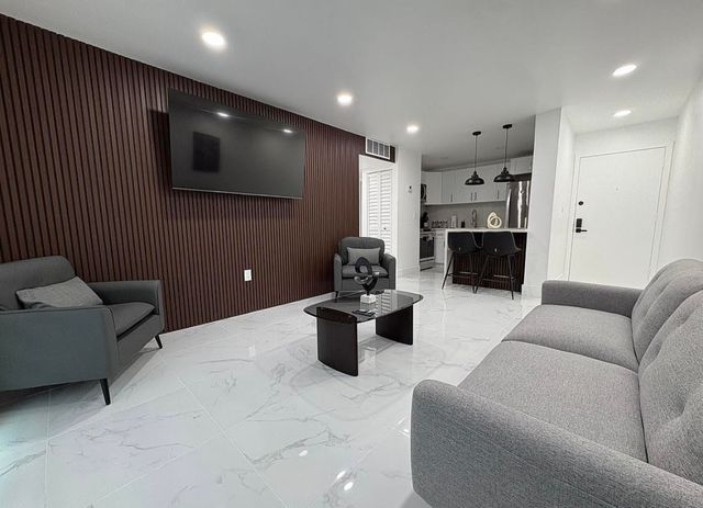 4265 NW South Tamiami Canal Drive 1-211, Miami, FL 33126