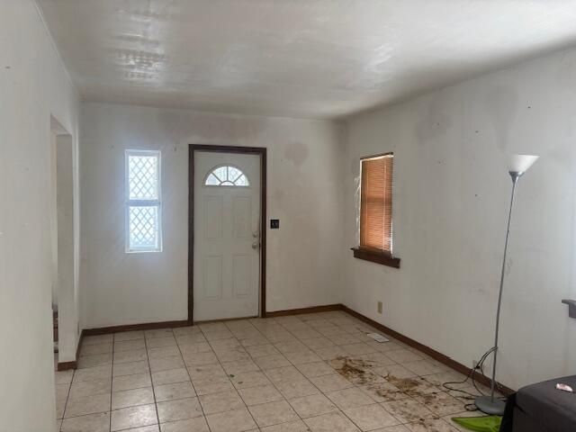 1735 Superior Street, Muskegon, MI 49442