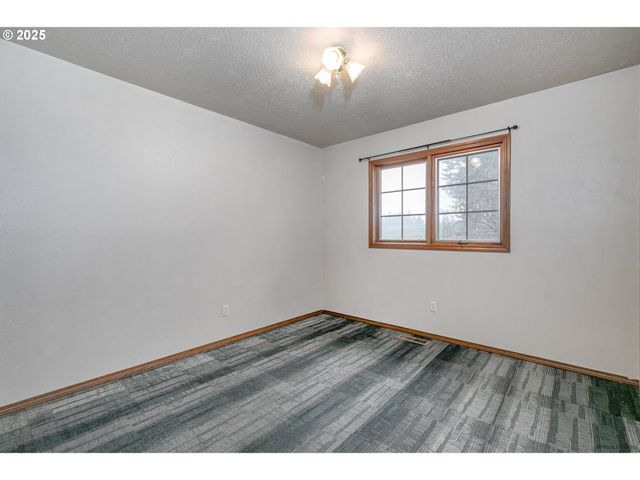 25391 S HOLMAN Rd, Estacada, OR 97023