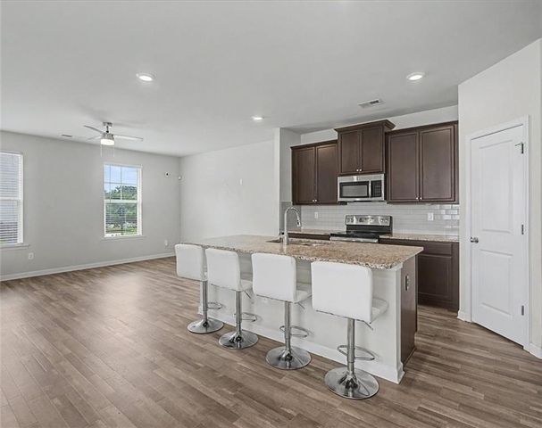 1609 Meadow Crossing, East Point, GA 30344