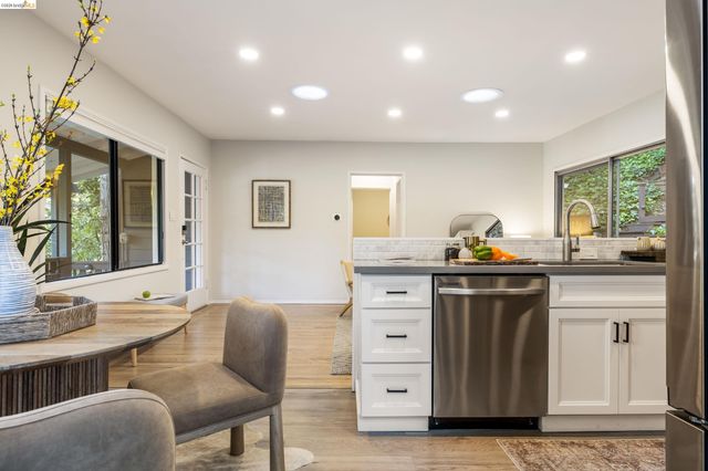 6211 Valley View Rd, Oakland, CA 94611